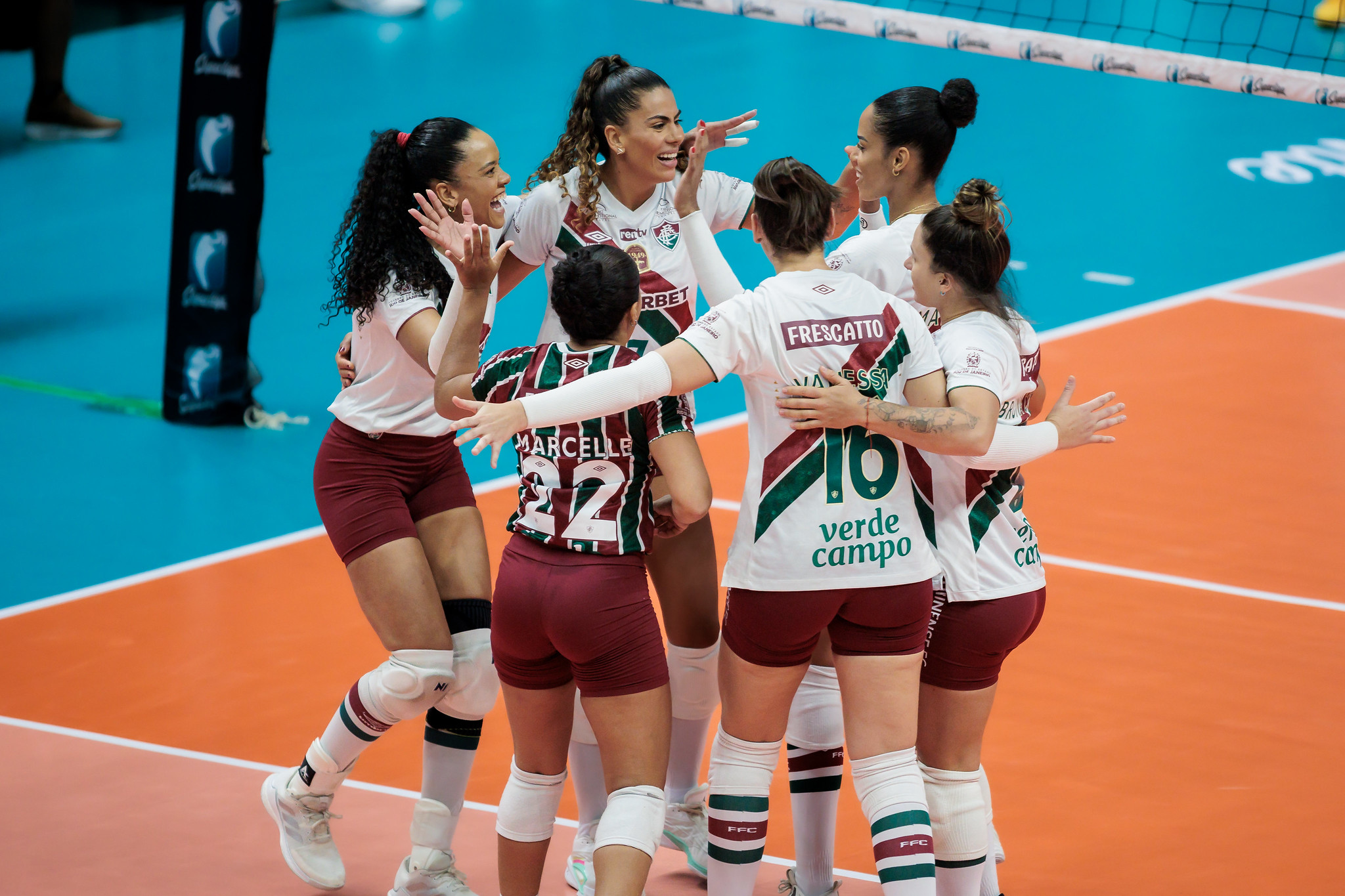 Fora de casa, Fluminense vence o vice-líder da Superliga de vôlei de virada